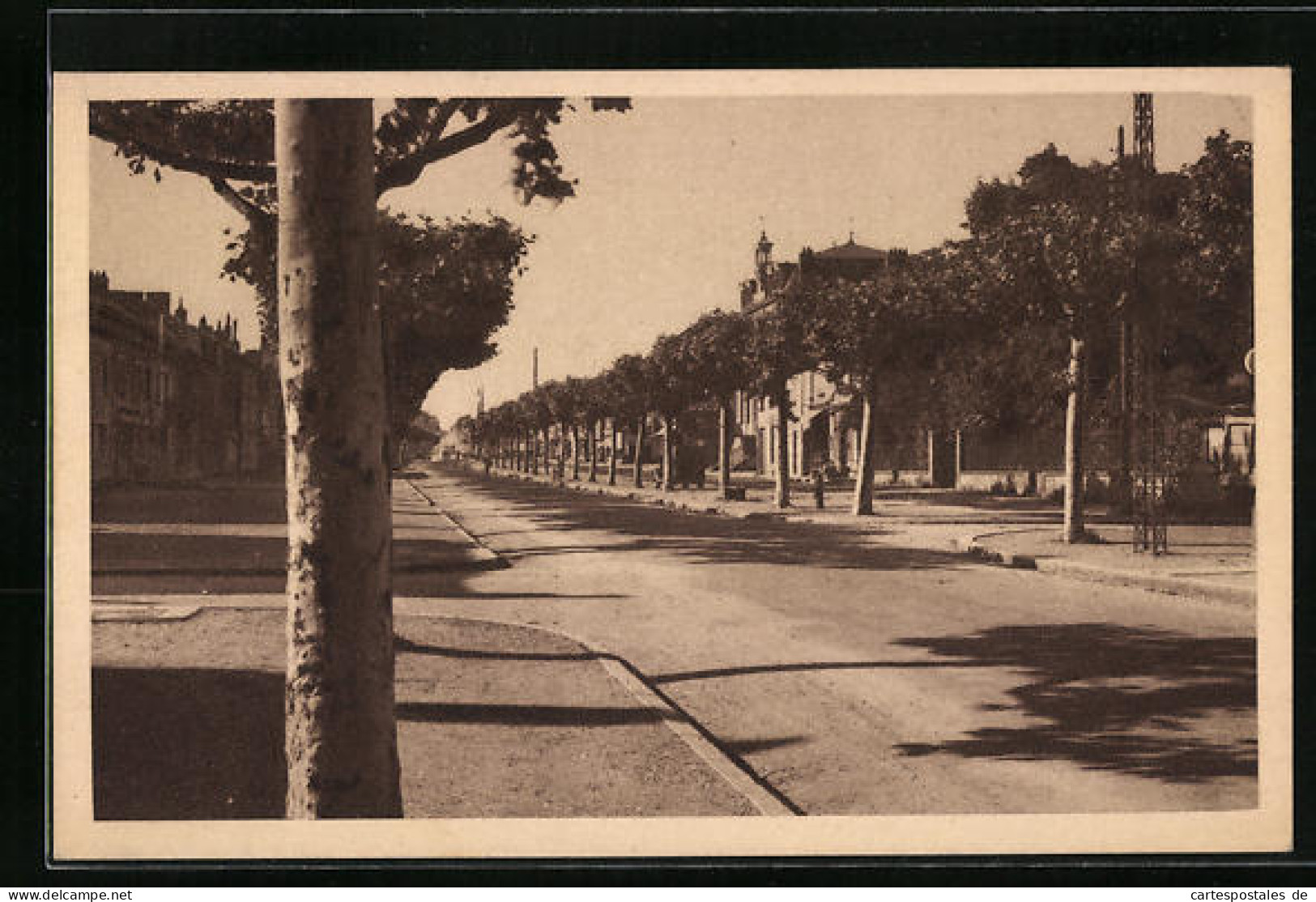 CPA Montchanin-les-Mines, Avenue De La Republique Et Mairie  - Autres & Non Classés