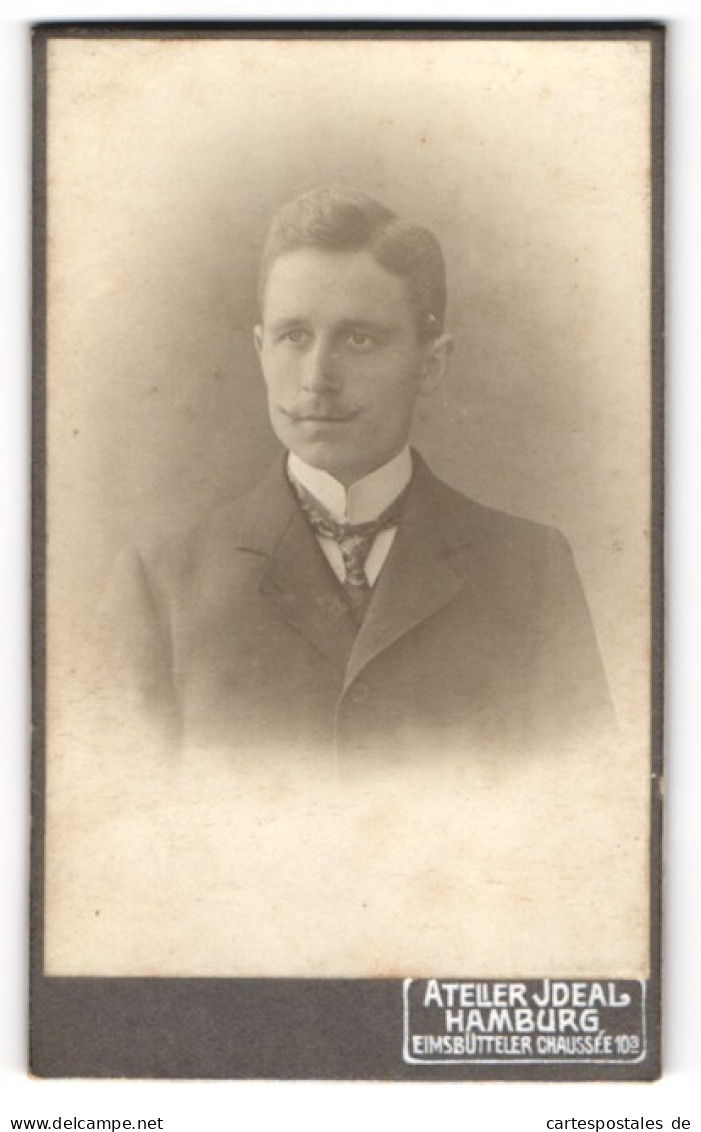 Fotografie Atelier Ideal, Hamburg, Eimsbütteler Chaussée 10 A, Eleganter Herr Mit Oberlippenbart  - Anonymous Persons