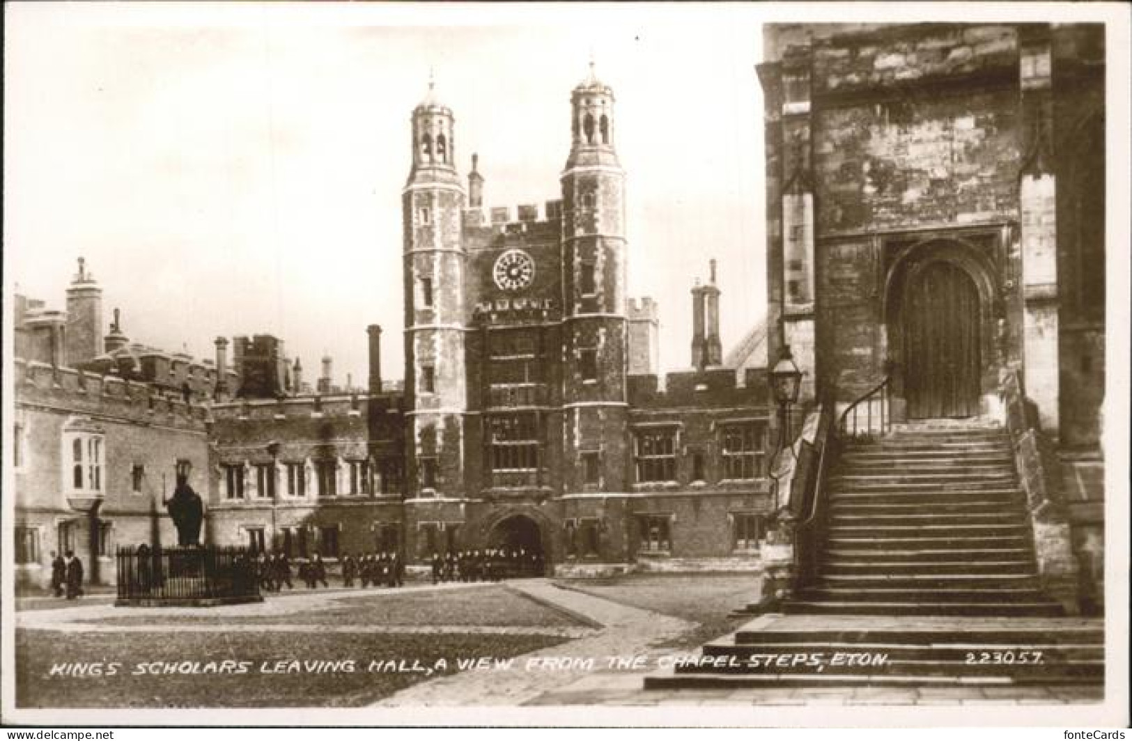 11250658 Eton Berkshire Kings Scholars Leaving Hall Windsor - Andere & Zonder Classificatie