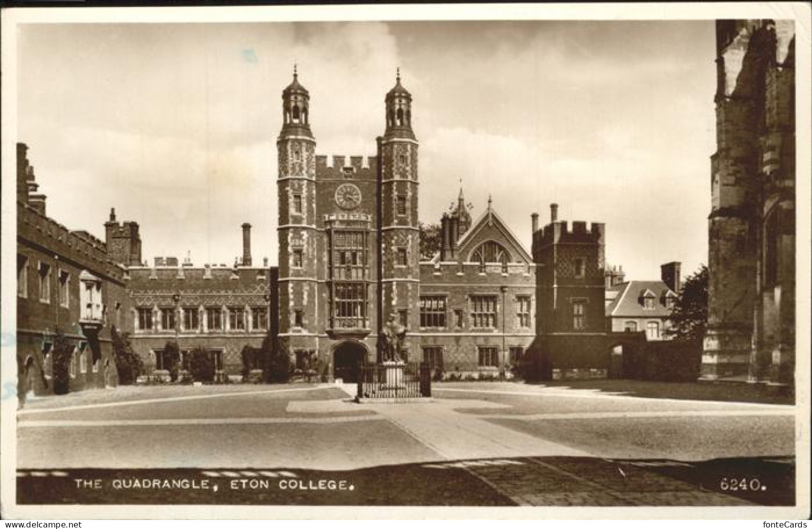 11250378 Eton Berkshire College
Quadrangle Windsor - Other & Unclassified