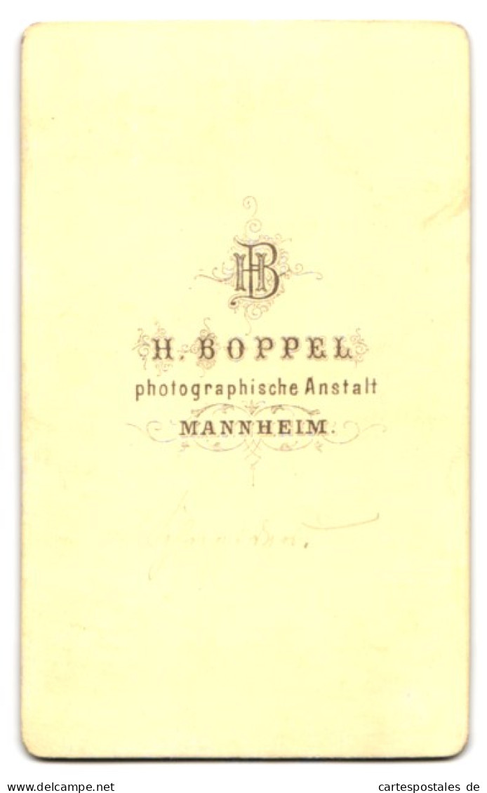 Fotografie H. Boppel, Mannheim, Kleines Kind Im Weissen Kleid  - Personnes Anonymes