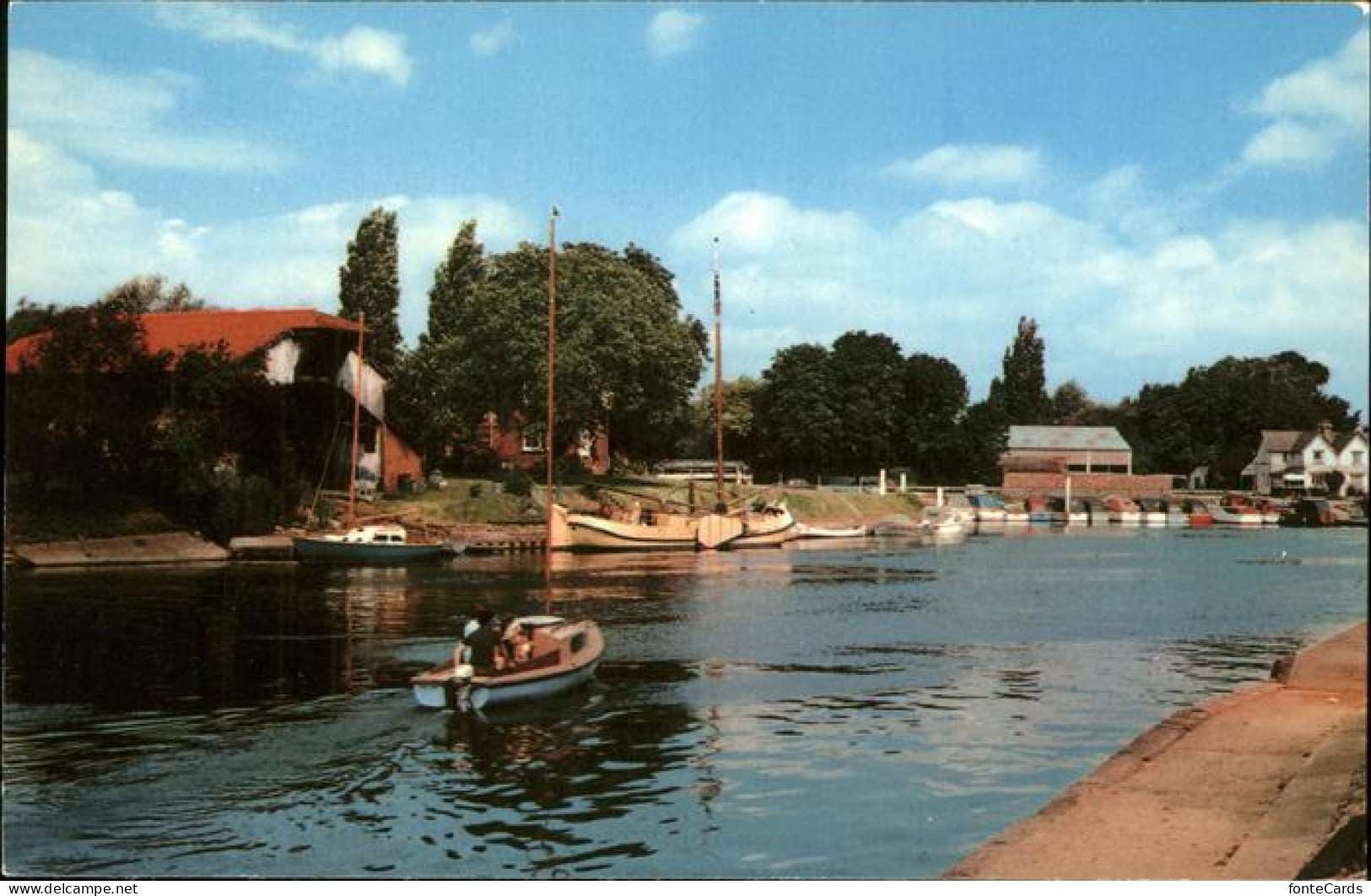 11249646 Weybridge Elmbridge River Boote Elmbridge - Surrey