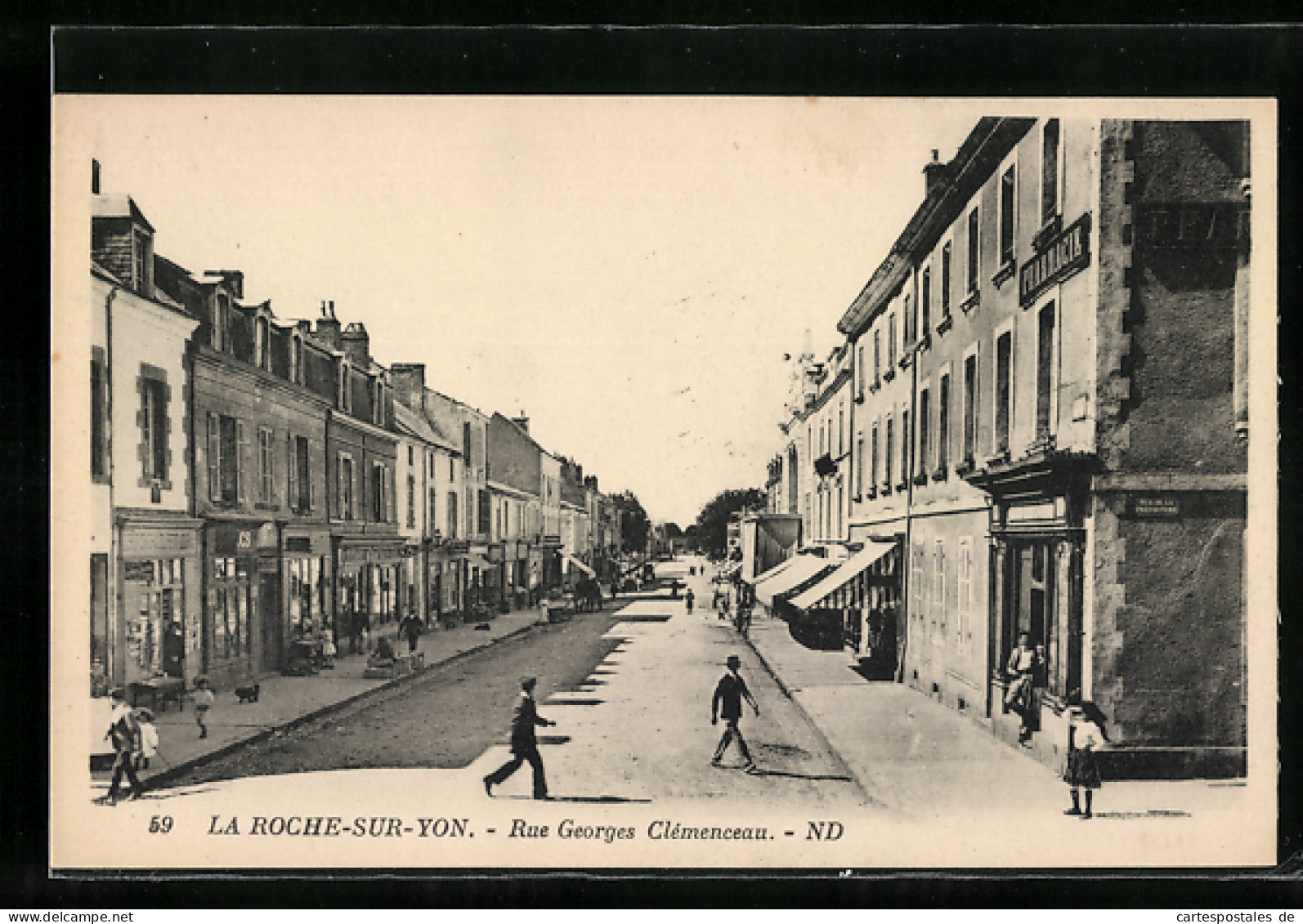 CPA La Roche-sur-Yon, Rue Georges Clémenceau  - La Roche Sur Yon