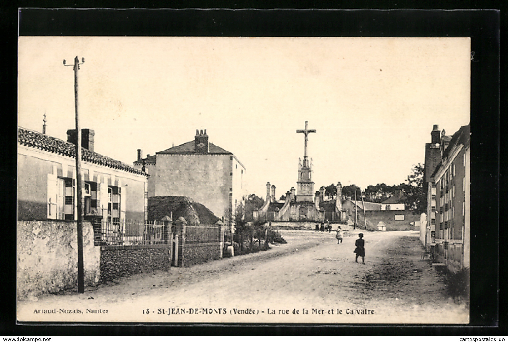 CPA St-Jean-de-Monts, La Rue De La Mer Et Le Calvaire  - Saint Jean De Monts