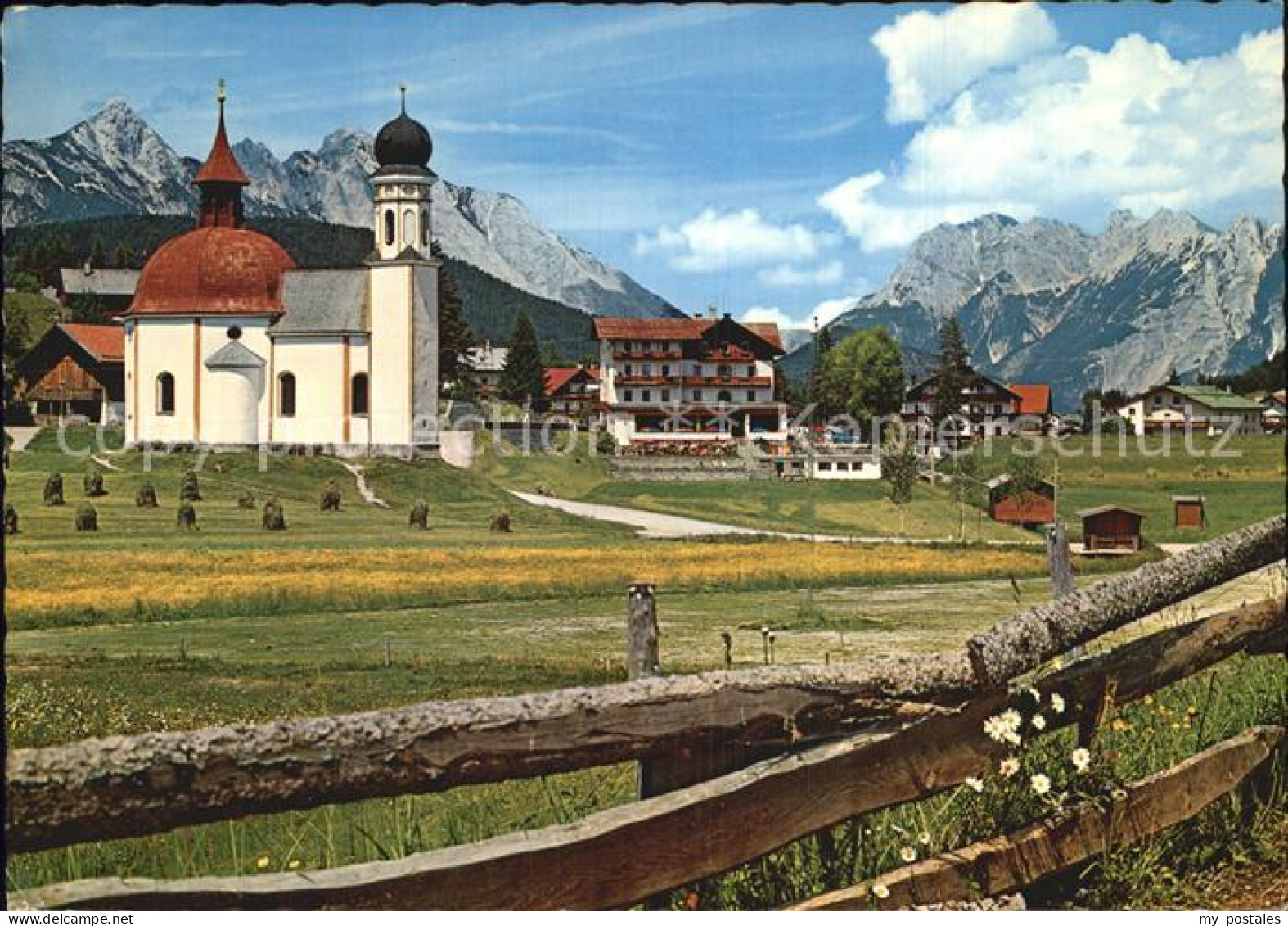 72603599 Seefeld Tirol Kirche Blick Gegen Wetterstein Und Karwendelgebirge Seefe - Autres & Non Classés