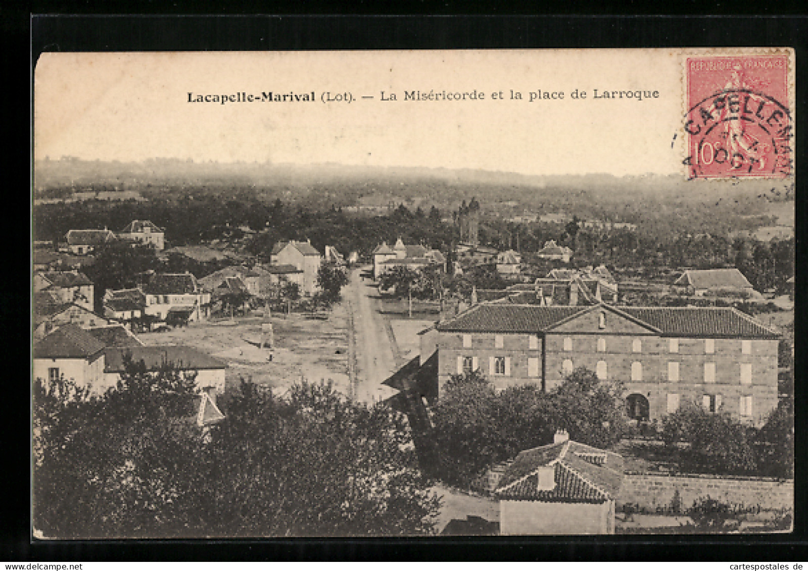 CPA Lacapelle-Marival, La Miséricorde Et La Place De Larroque  - Lacapelle Marival