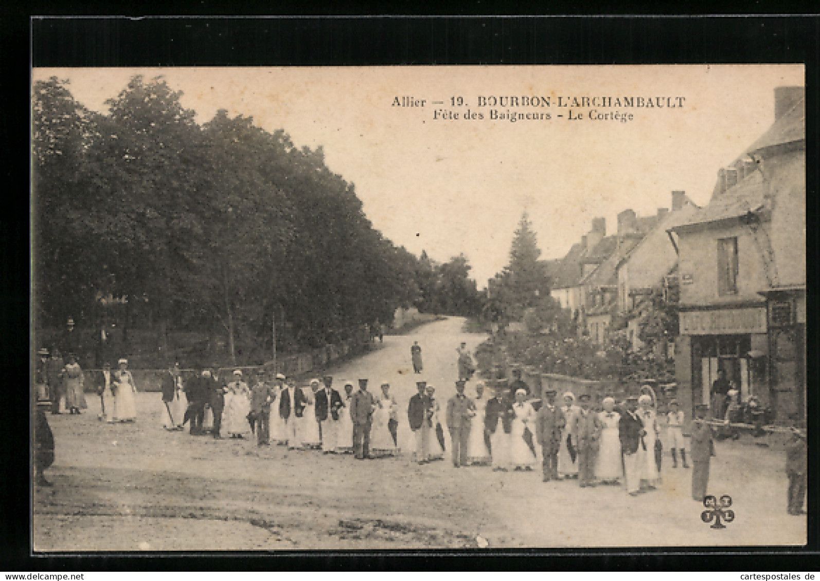 CPA Bourbon-L'Archambault, Fete Des Baigneurs, Le Cortége  - Bourbon L'Archambault