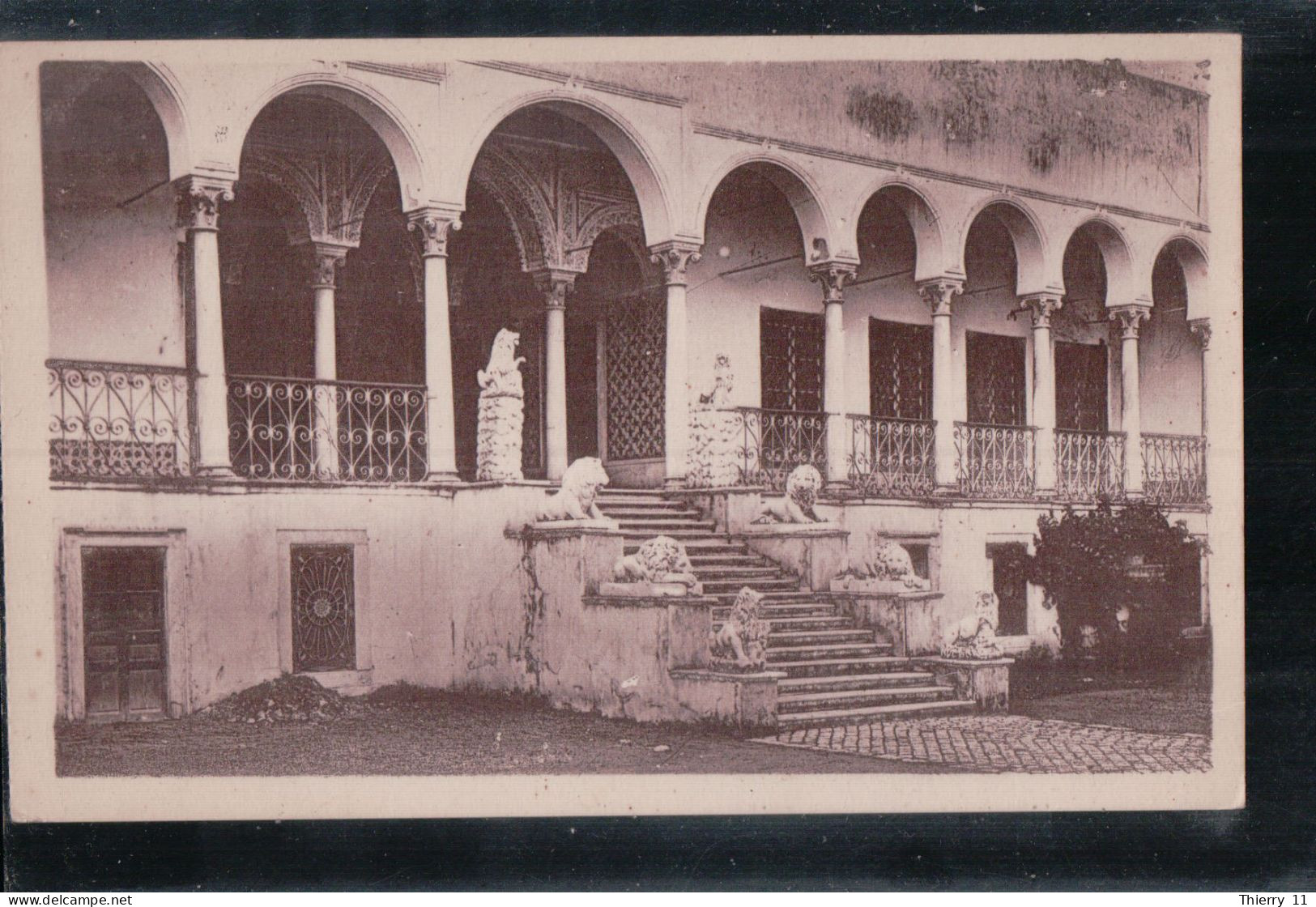 Cpa Tunis Le Bardo, Palais Du Bey Escalier Des Lions - Tunesien