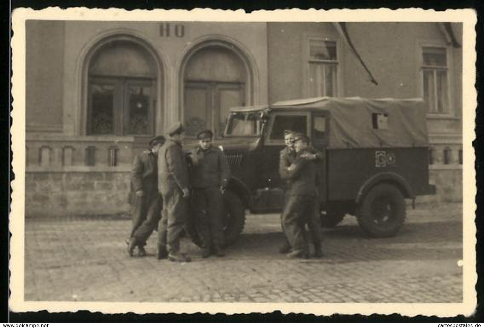 Fotografie DDR KVP-Kasernierte Volkspolizei, Geländewagen - Kübelwagen  - Guerre, Militaire