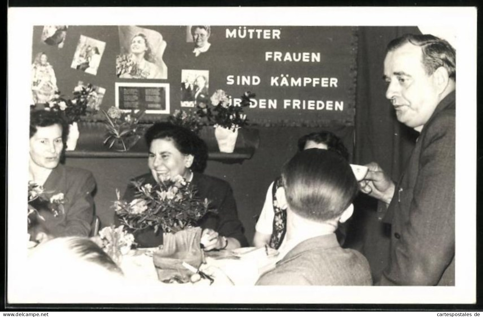 Fotografie DDR-Propaganda, Mütter Frau Sind Kämpfer Für Den Frieden  - Krieg, Militär