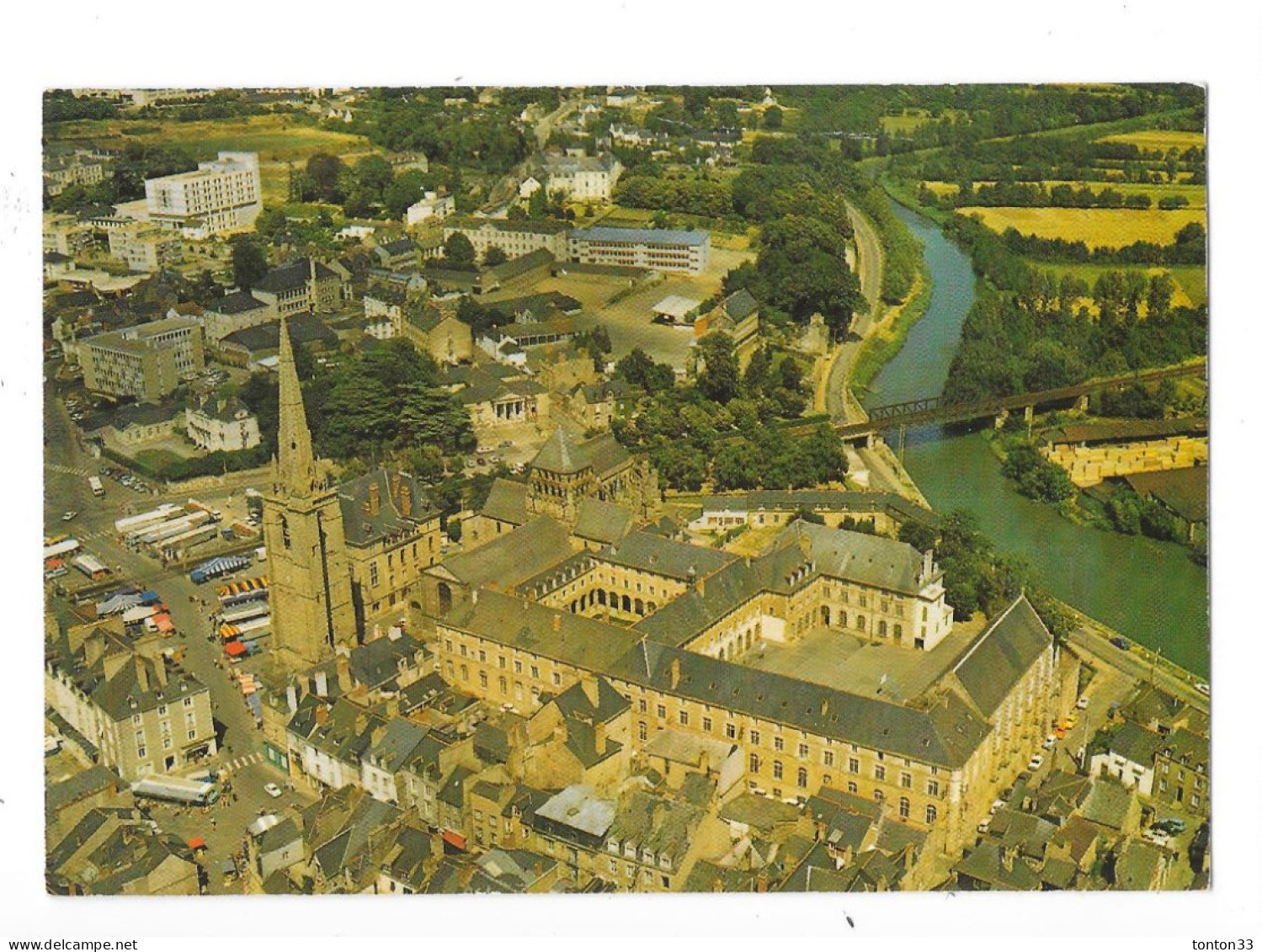 REDON - 35 -  Vue Aérienne De La Tour Romane Et Du Collège Saint Sauveur  - TOUL 3 - - Redon