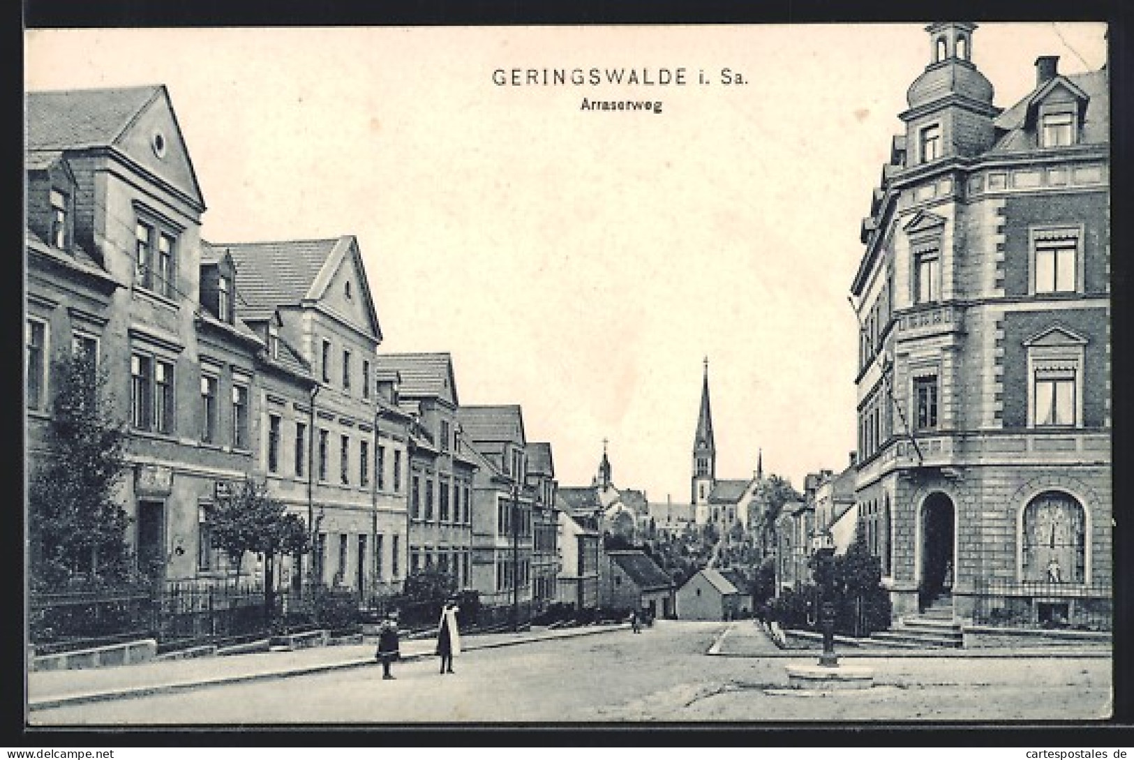 AK Geringswalde I. Sa., Strasse Arraserweg Mit Kirche  - Autres & Non Classés