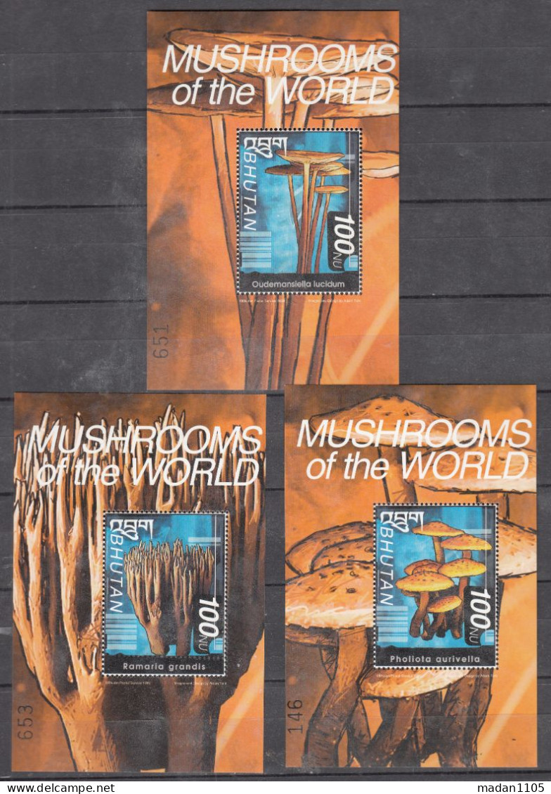 BHUTAN, 1999, Fungi, Mushrooms Of The World,   MS, 3 V,  MNH, (**) - Bhoutan