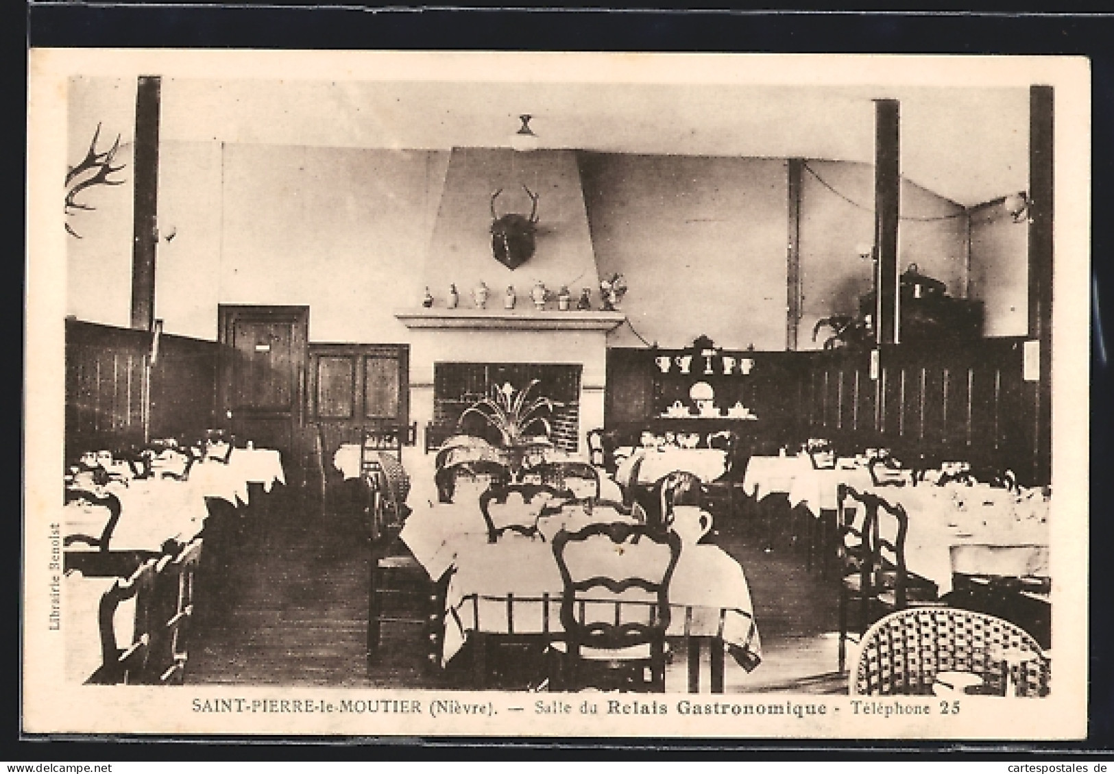 CPA Saint-Pierre-le-Moutier, Salle Du Relais Gastronomique  - Saint Pierre Le Moutier