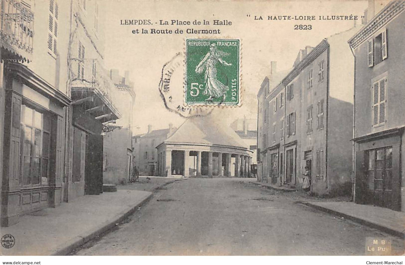 LEMPDES - La Place De La Halle Et La Route De Clermont - Très Bon état - Lempdes
