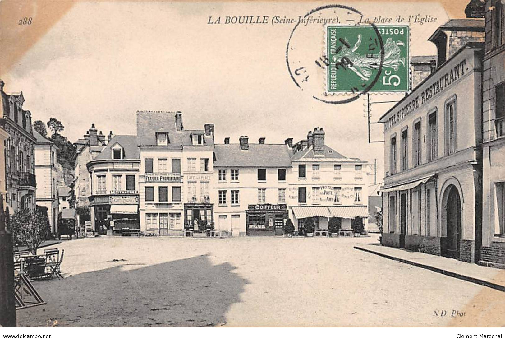 LA BOUILLE - La Place De L'Eglise - Très Bon état - La Bouille