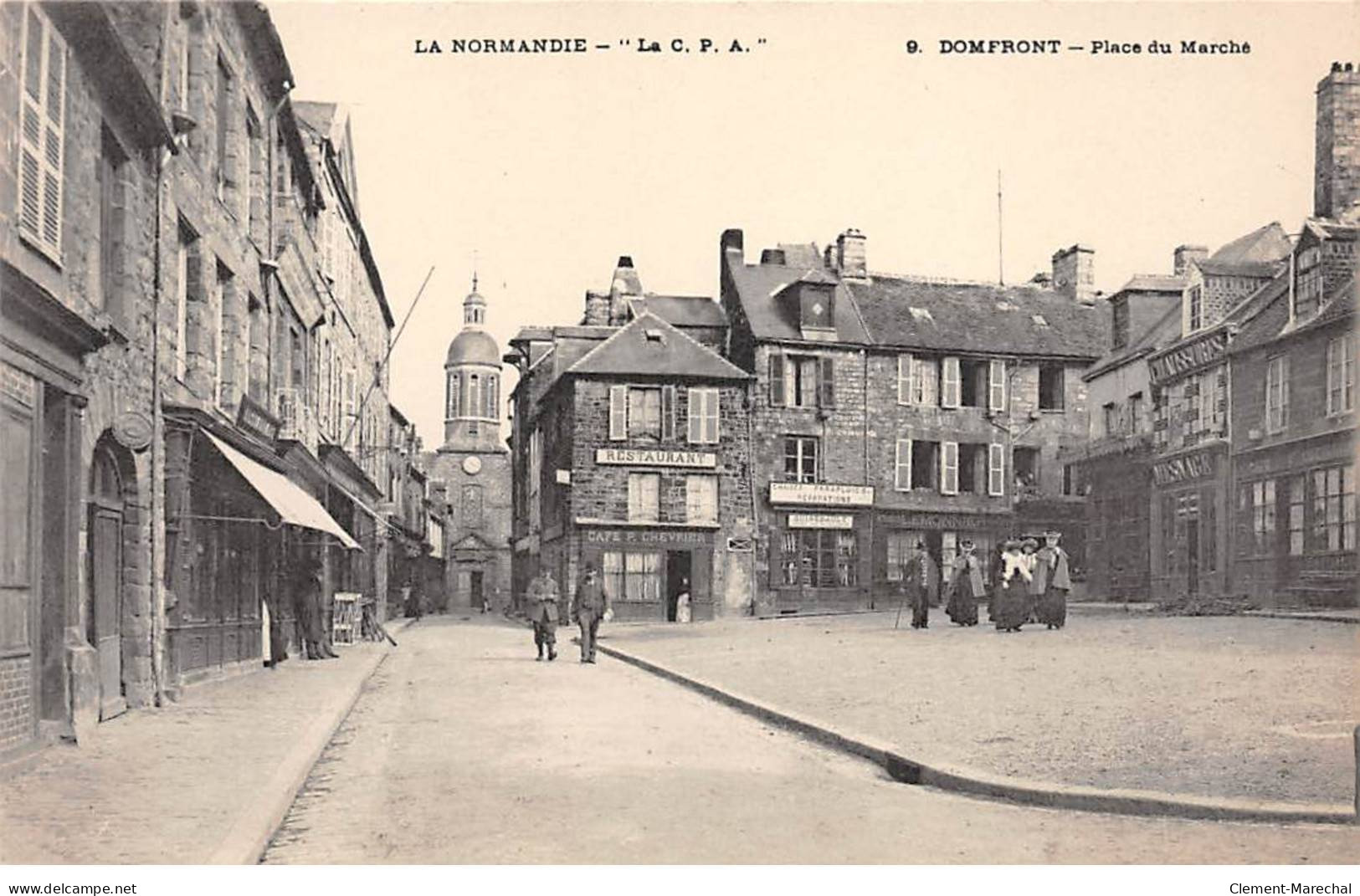 DOMFRONT - Place Du Marché - Très Bon état - Domfront