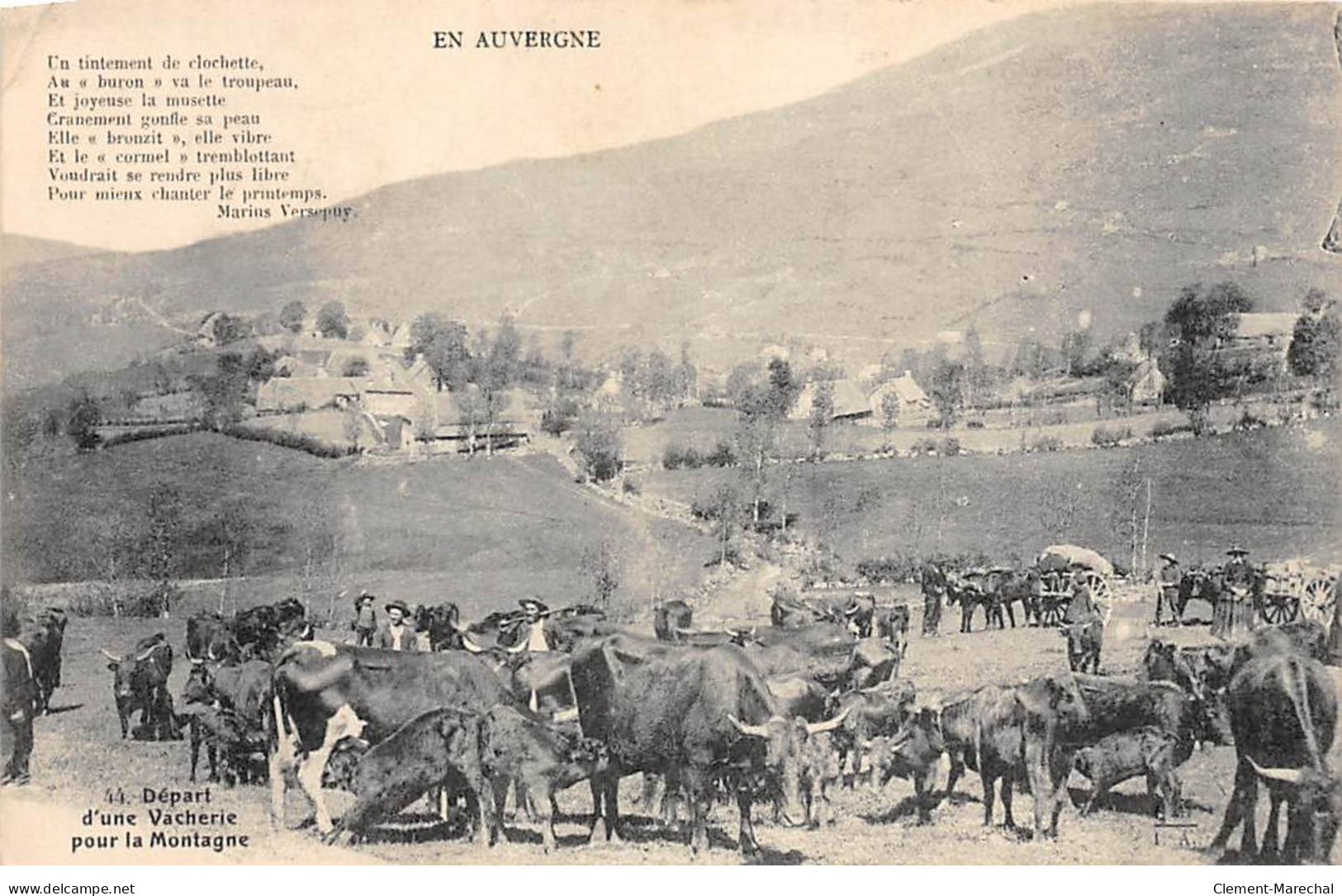 EN AUVERGNE - Départ D'une Vacherie Pour La Montagne - Très Bon état - Auvergne Types D'Auvergne