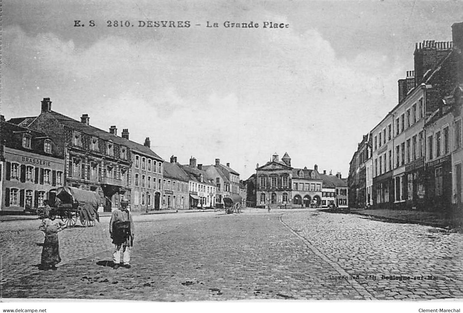 DESVRES - La Grande Place - Très Bon état - Desvres