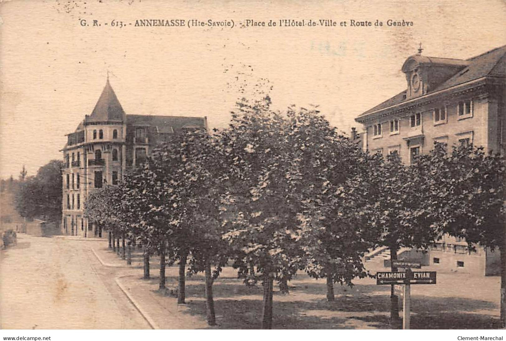 ANNEMASSE - Place De L'Hôtel De Ville Et Route De Genève - Très Bon état - Annemasse