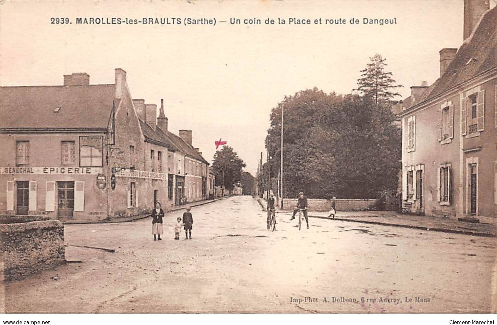 MAROLLES LES BRAULTS - Un Coin De La Place Et Route De Dangeul - Très Bon état - Marolles-les-Braults