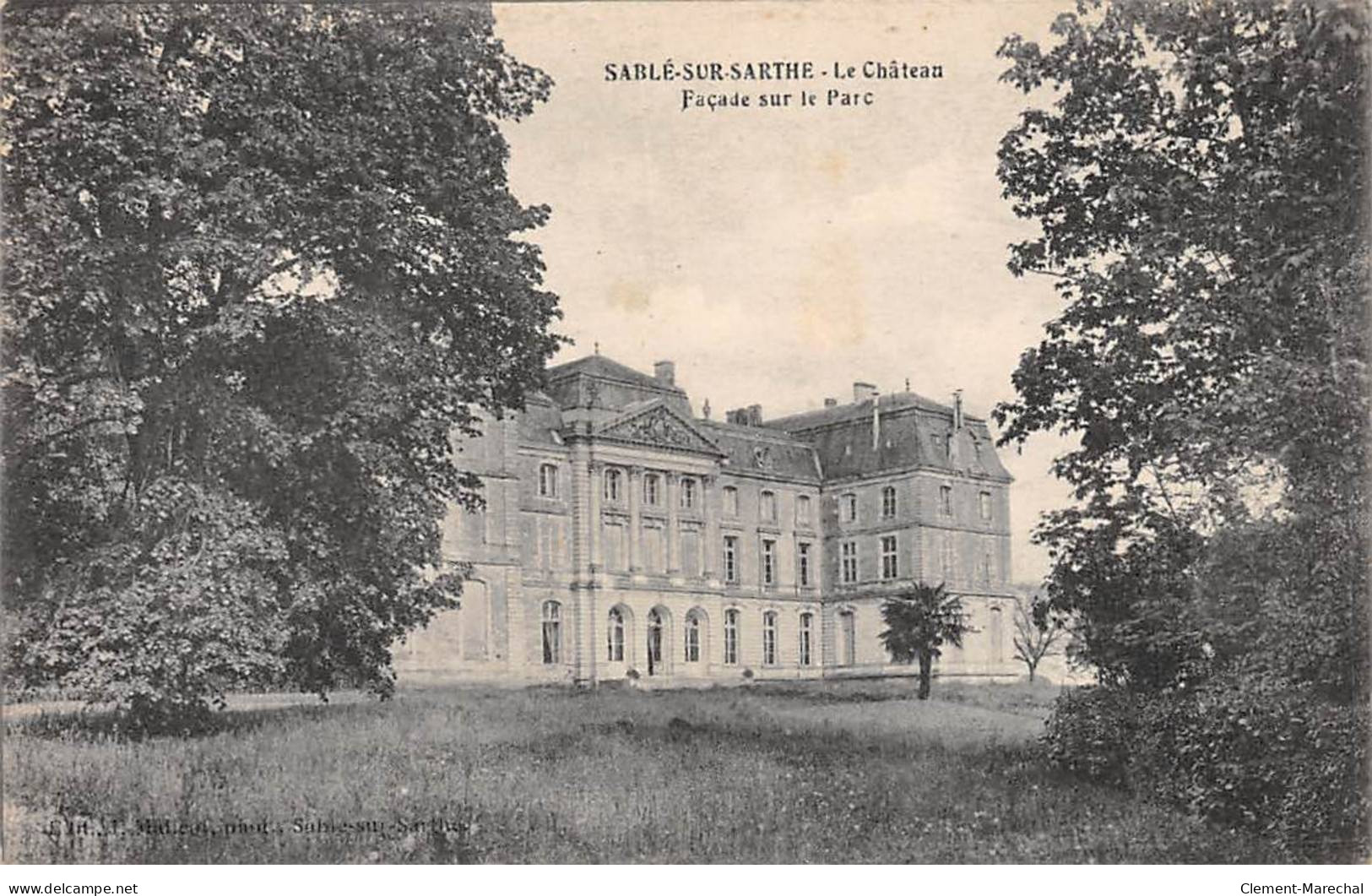 SABLE SUR SARTHE - Façade Sur Le Parc - Très Bon état - Sable Sur Sarthe