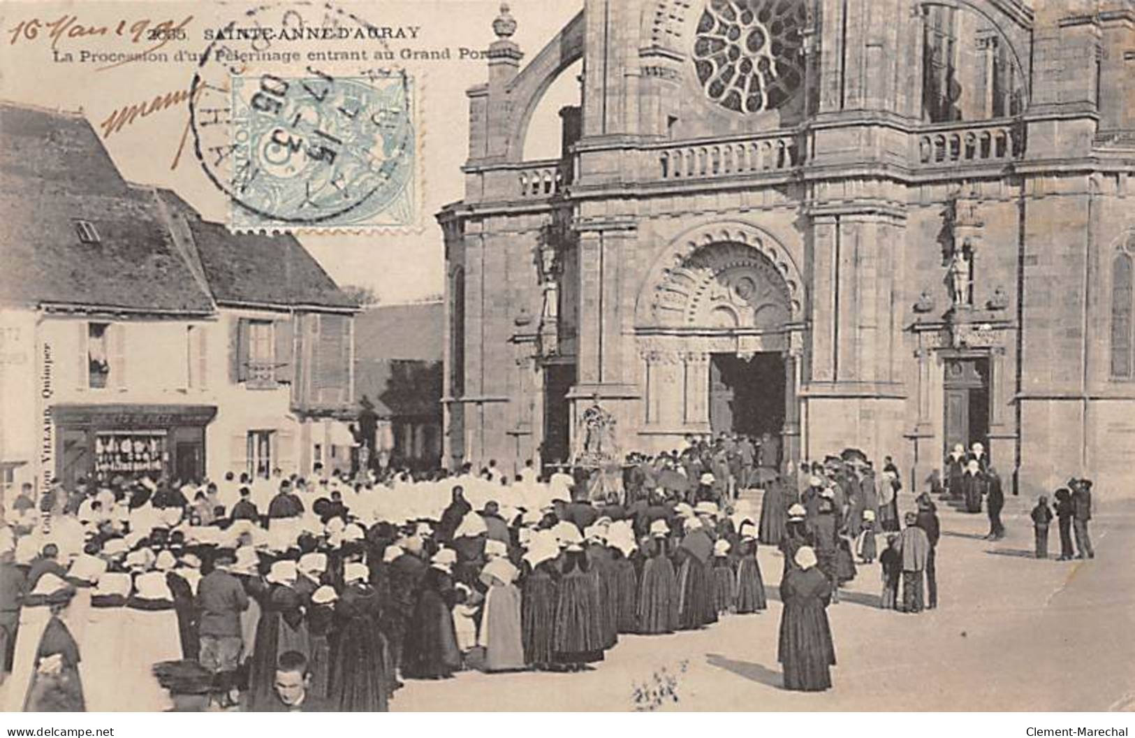 SAINTE ANNE D'AURAY - La Procession D'un Pèlerinage Entrant Au Grand Portail - Très Bon état - Sainte Anne D'Auray