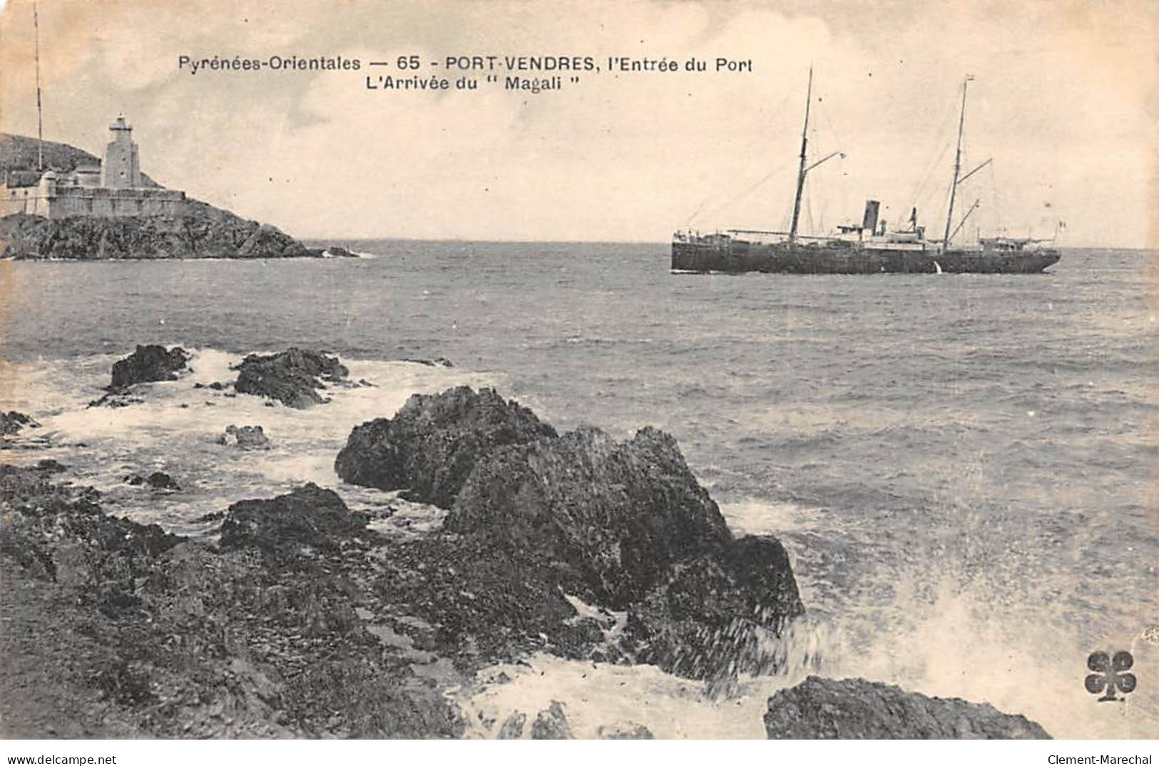 PORT VENDRES - L'Entrée Du Port - L'Arrivée Du " Magali " - Très Bon état - Port Vendres