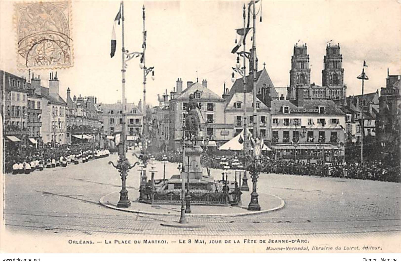 ORLEANS - La Place Du Martroi - Le 8 Mai, Jour De La Fête De Jeanne D'Arc - Très Bon état - Orleans