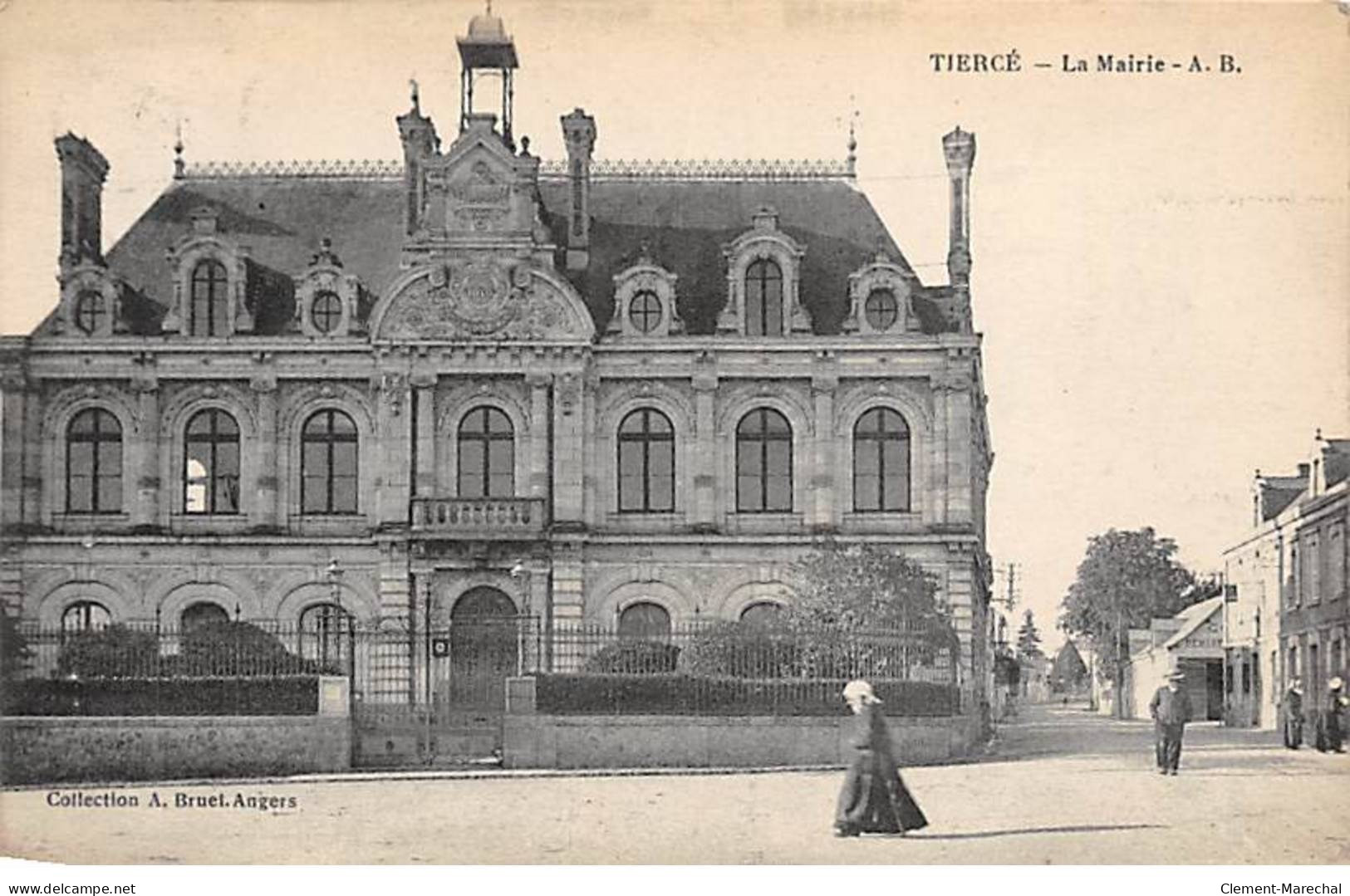 TIERCE - La Mairie - Très Bon état - Tierce