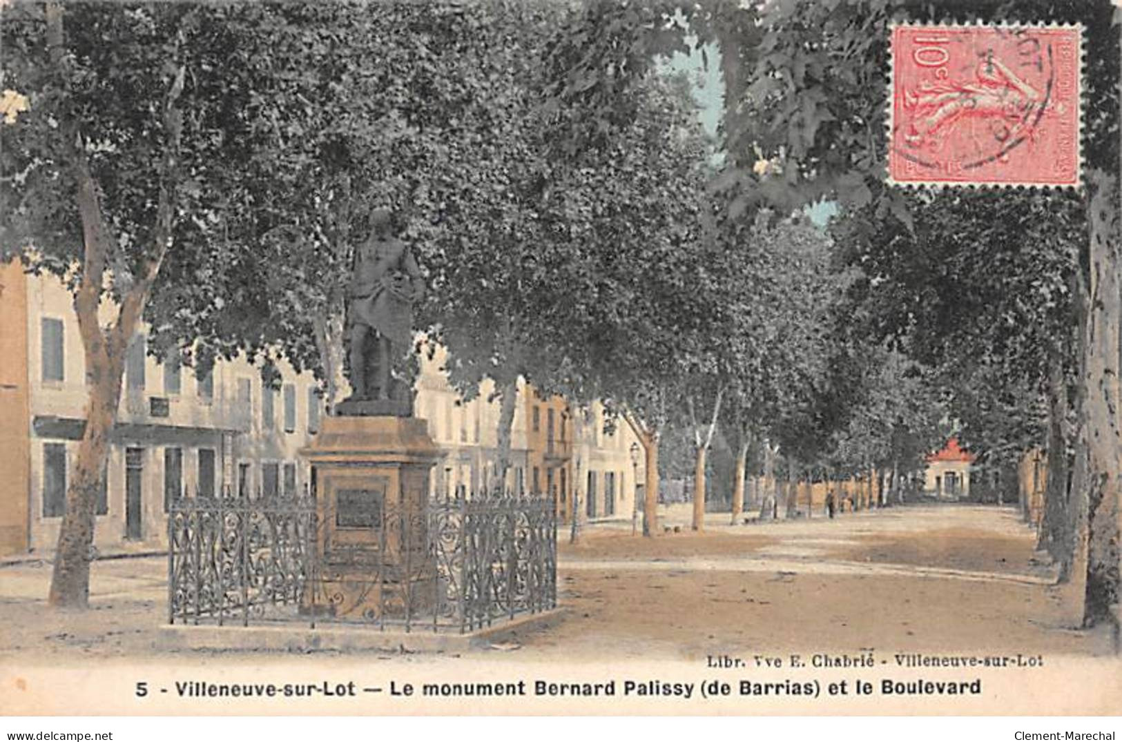 VILLENEUVE SUR LOT - Le Monument Bernard Palissy Et Le Boulevard - Très Bon état - Villeneuve Sur Lot