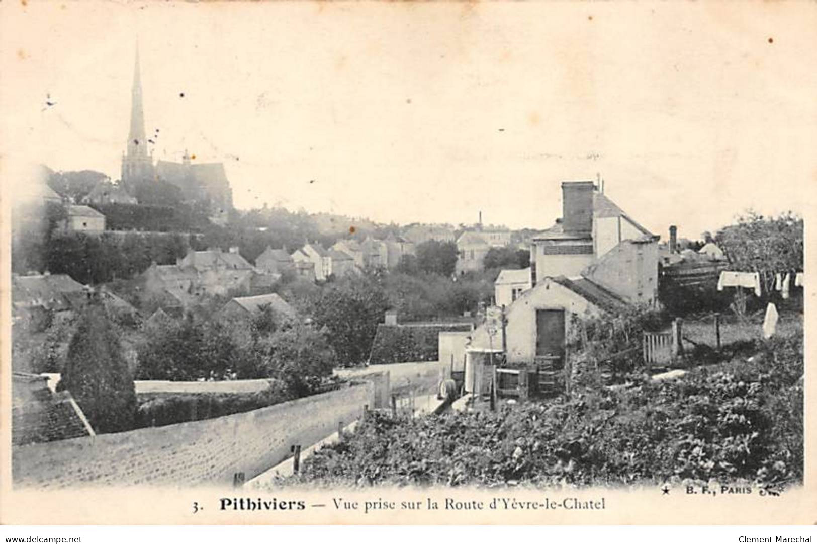 PITHIVIERS - Vue Prise Sur La Route D'Yèvre Le Chatel - Très Bon état - Pithiviers