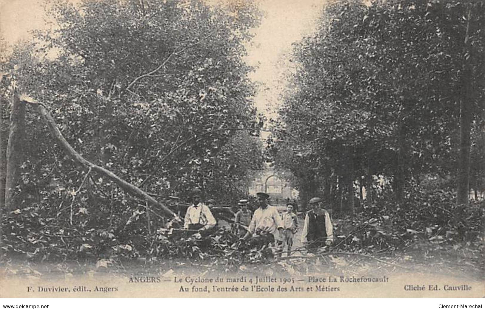 ANGERS - Le Cyclone Du Mardi 4 Juillet 1905 - Place La Rochefoucault - Très Bon état - Angers