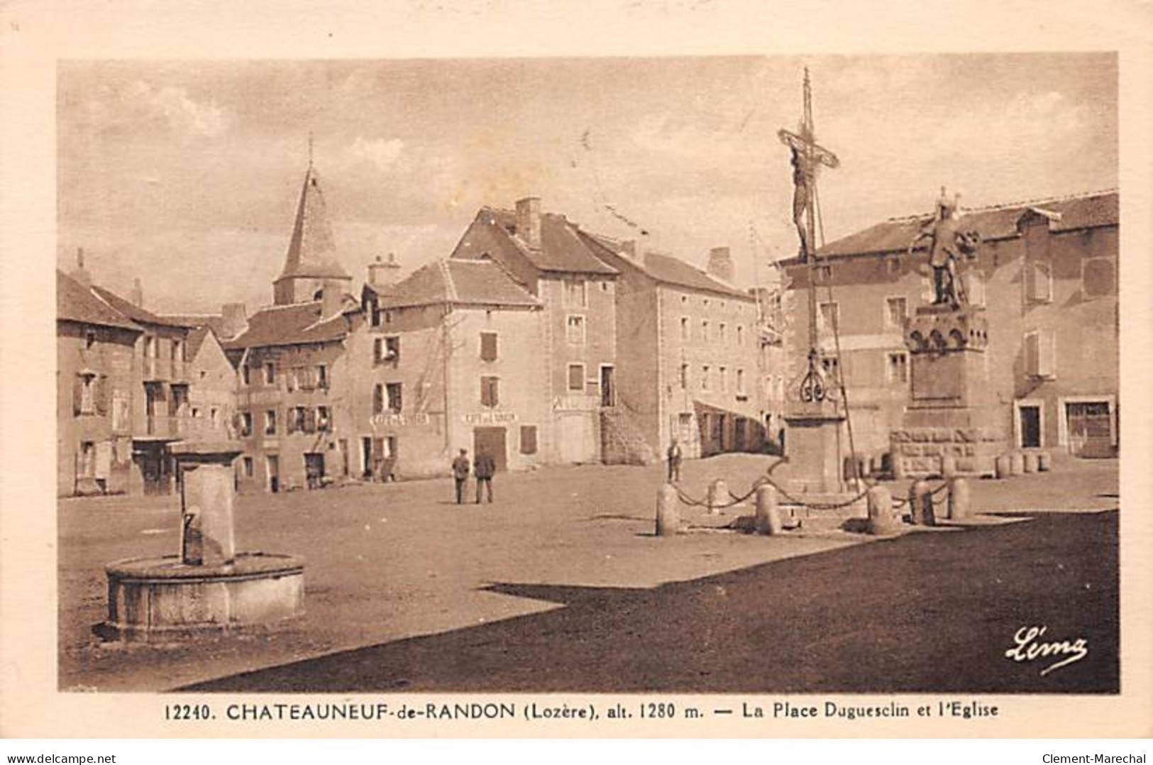 CHATEAUNEUF DE RANDON - La Place Duguesclin Et L'Eglise - Très Bon état - Chateauneuf De Randon