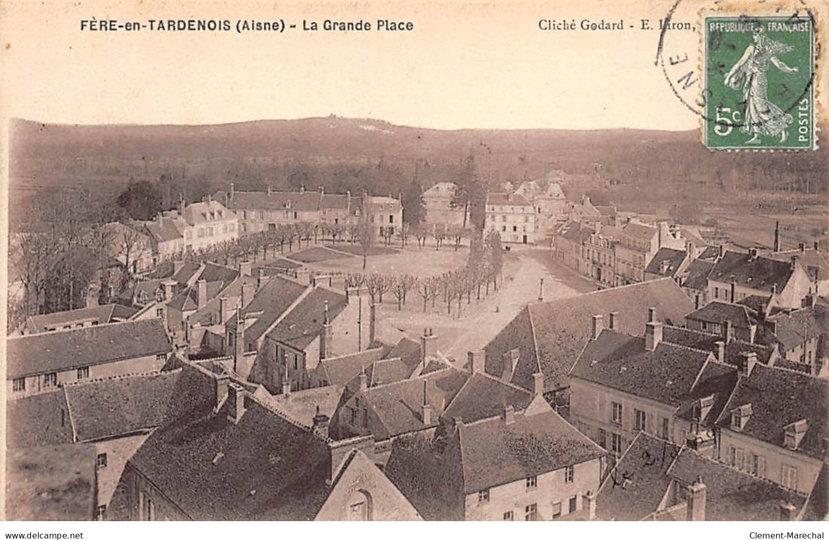 FERE EN TARDENOIS - La Grande Place - Très Bon état - Fere En Tardenois