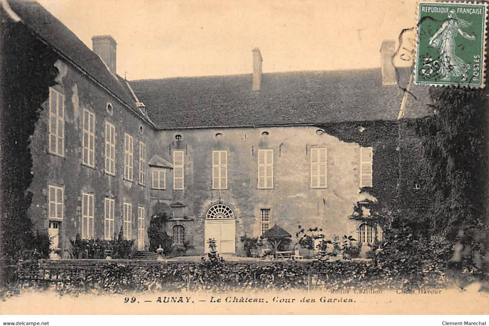 AUNAY - Le Château - Cour Des Gardes - Très Bon état - Autres & Non Classés