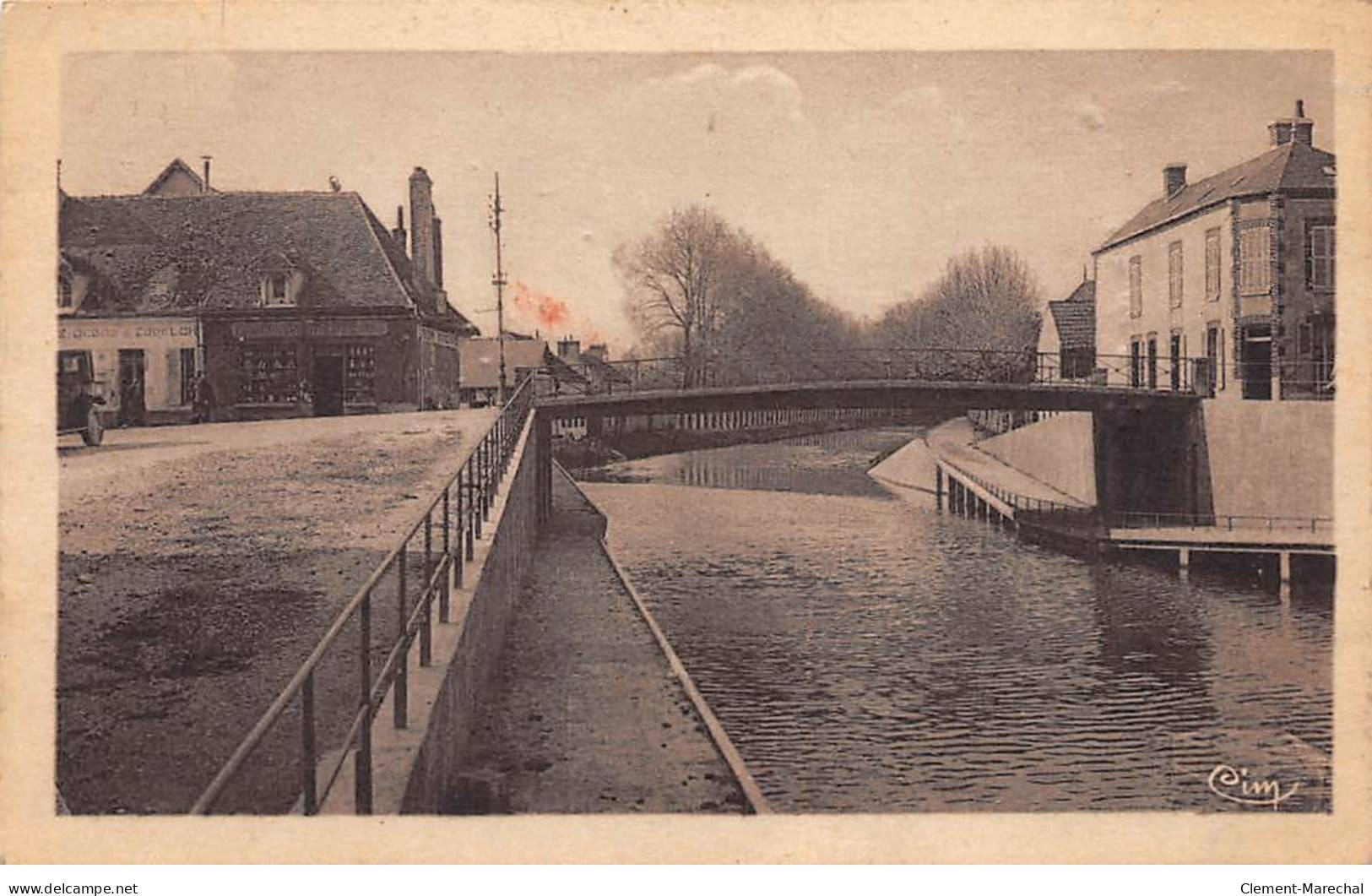 CHATILLON COLIGNY - Le Canal Et Le Pont Du Puyrault - état - Chatillon Coligny