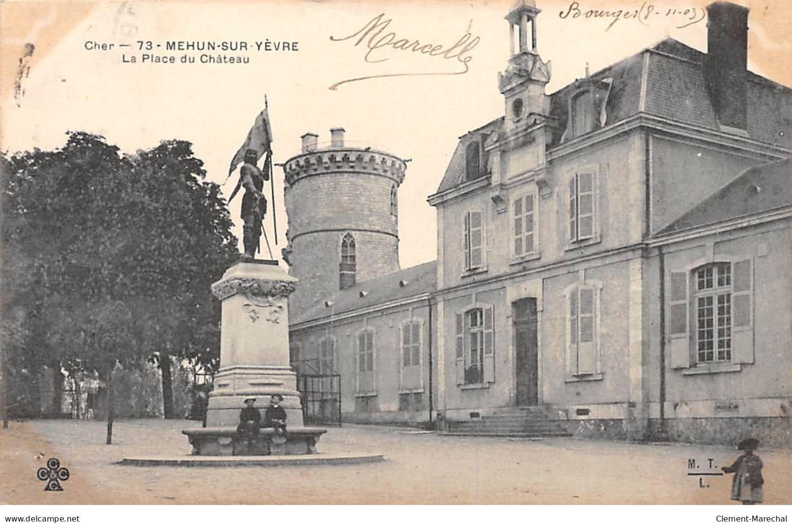 MEHUN SUR YEVRE - La Place Du Château - Très Bon état - Mehun-sur-Yèvre