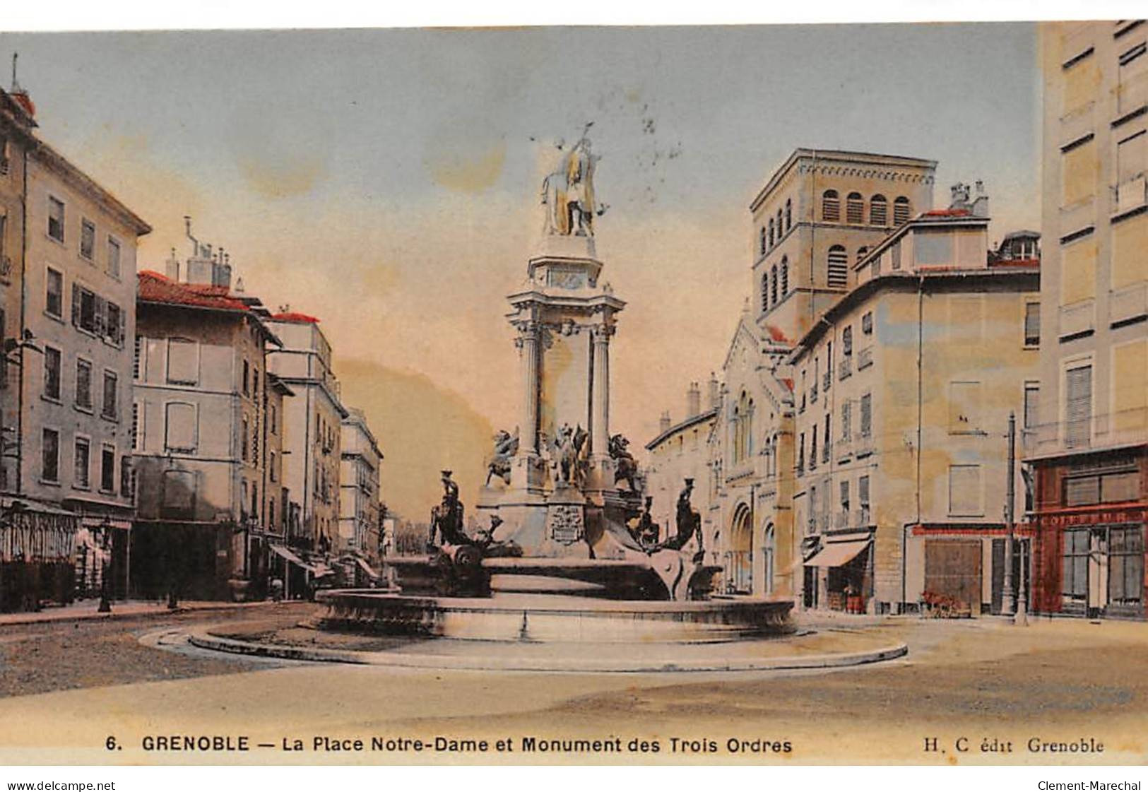 GRENOBLE - La Place Notre Dame Et Monument Des Trois Ordres - Très Bon état - Grenoble