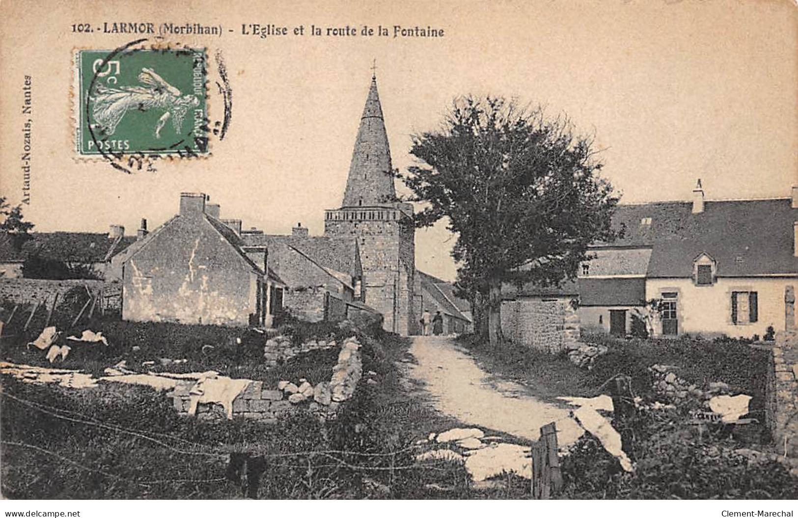 LARMOR - L'Eglise Et La Route De La Fontaine - état - Larmor-Plage