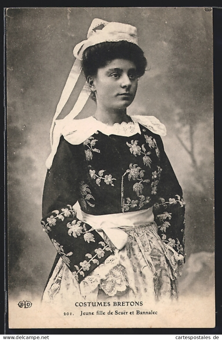 CPA Costumes Bretons, Jeunne Fille De Scaer Et Bannalec  - Unclassified