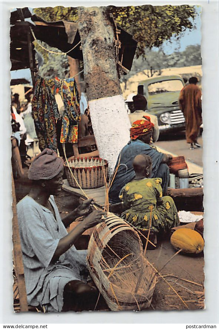 Guinée Conakry - Artisan Vannier Au Marché - Ed. C.O.G.E.X. 2703 - Guinea