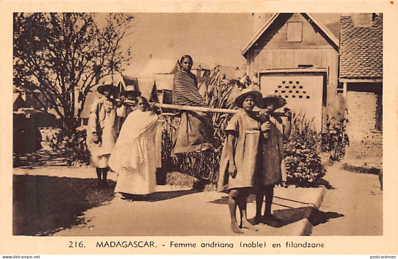 Madagascar - Femme Andriana (noble) En Filanzane - Ed. Oeuvre Des Prêtres Malgaches 216 - Madagascar
