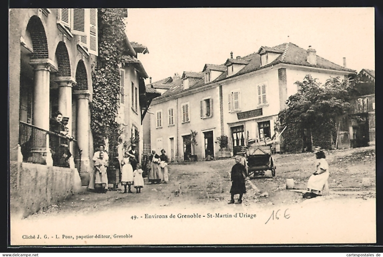 CPA St-Martin-d`Uriage, Vue Partielle Avec Des Enfants  - Uriage