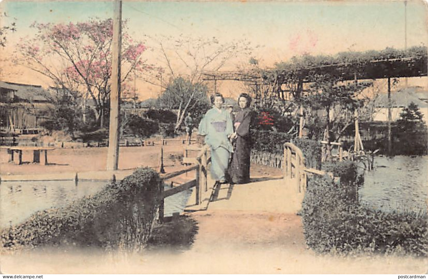 Japan - Two Geishas In A Park - Autres & Non Classés