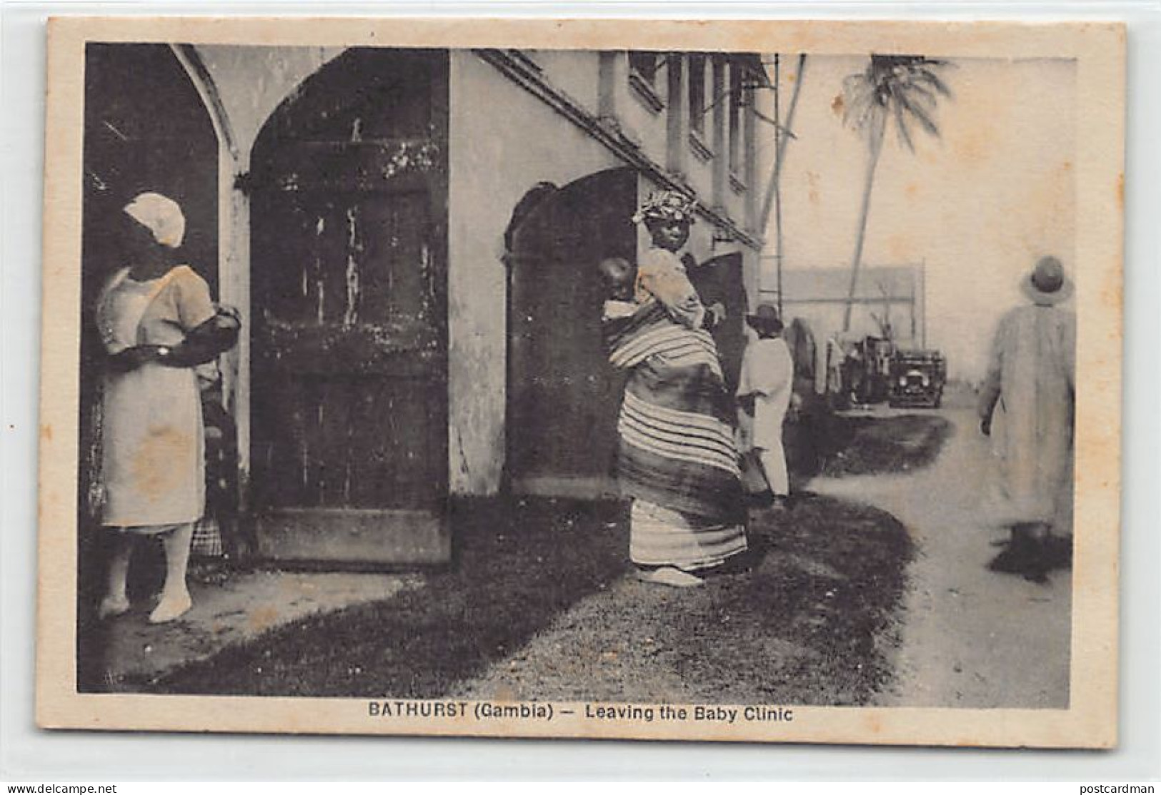 GAMBIA - BATHURST - Mother Leaving The Baby Clinic - Publ. Unknown  - Gambie