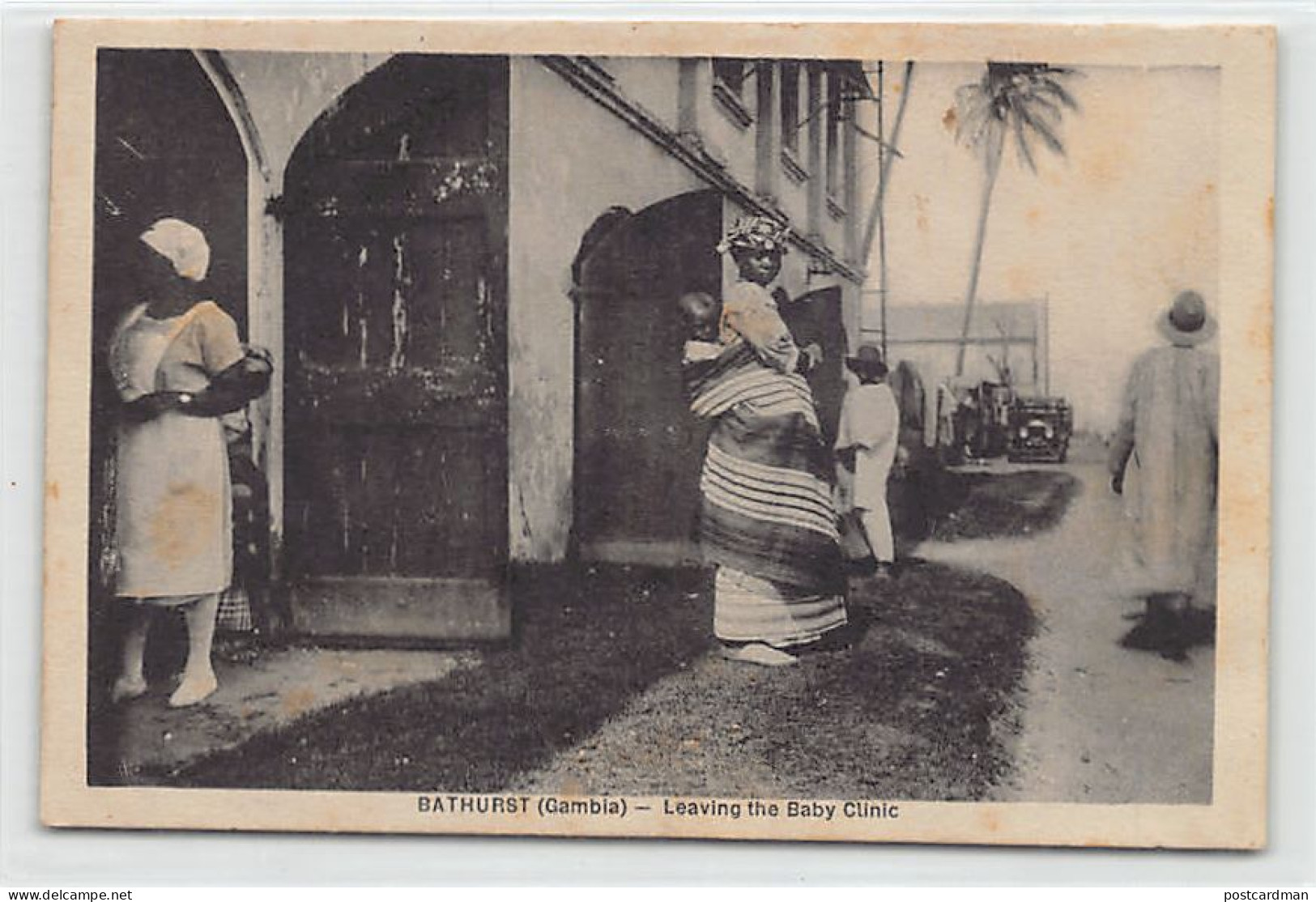 GAMBIA - BATHURST - Mother Leaving The Baby Clinic - Publ. Unknown  - Gambia