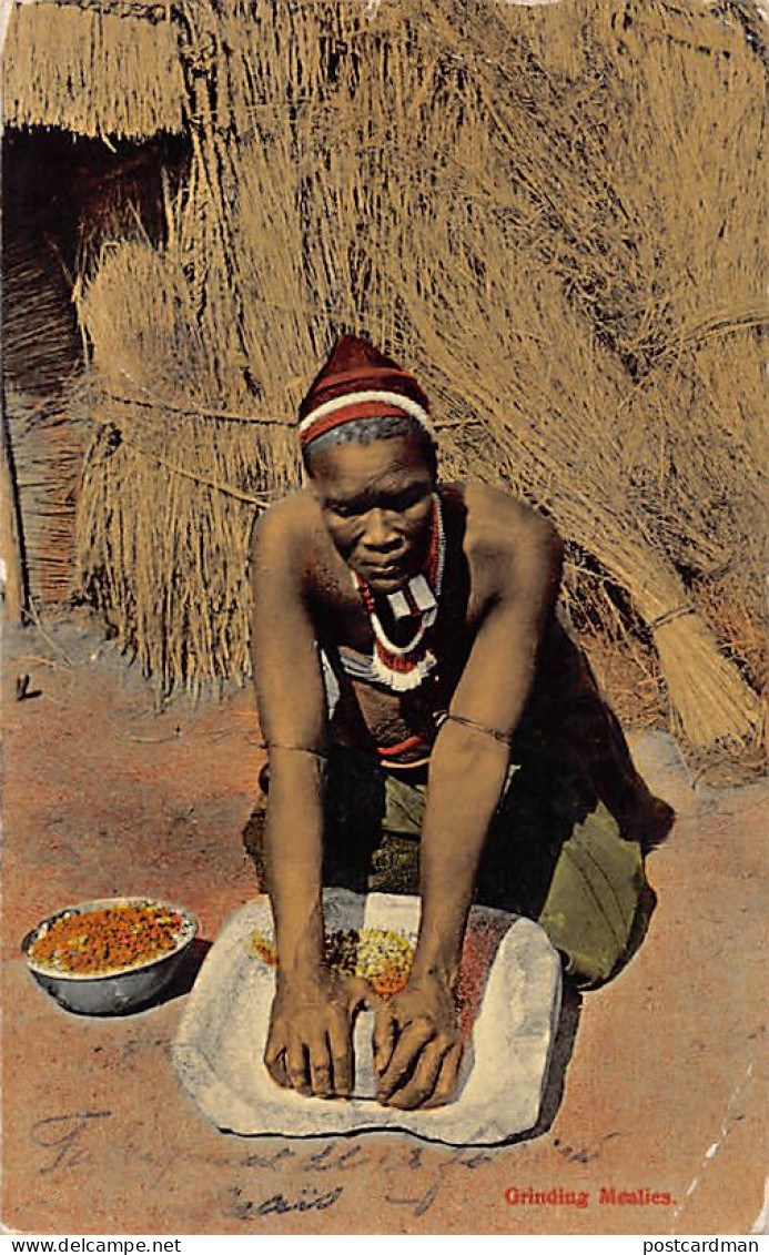 South Africa - Woman Grinding Corn - Publ. Hallis & Co.  - Afrique Du Sud