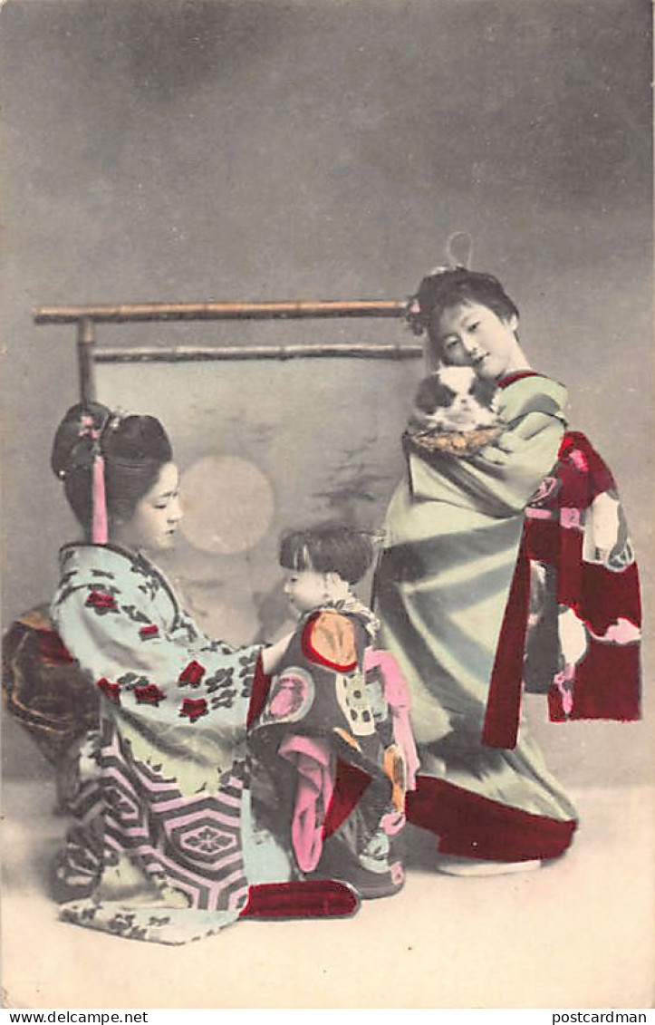 Japan - Geisha With A Puppet And Geisha With A Puppy - Autres & Non Classés