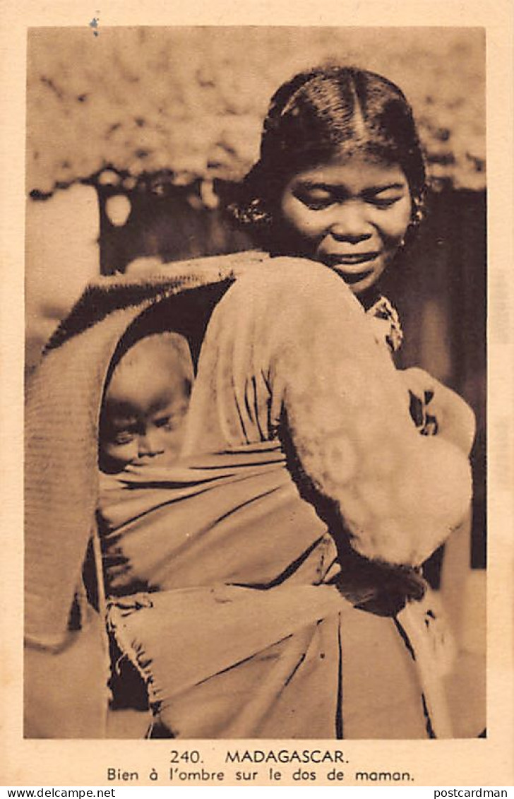 Madagascar - Femme Portant Sn Enfant Sur Son Dos - Ed. L'Oeuvre Des Prêtres Malgaches 240 - Madagaskar